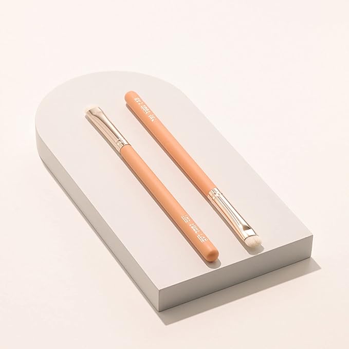 THE TOOL LAB 205 Eye Smudge Brush Makeup Brush-Angled Precision Flat Define Eyeliner Blending Definer for a Stunning Eye Makeup Professional-Premium Quality Natural Hair Bristles Cosmetic