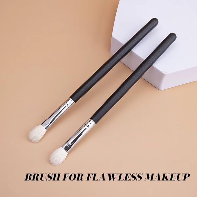 Younique Fluffy Crease Brush for Eye Makeup | Soft Synthetic Eyeshadow Blending Brush | Durable Eye Shadow Brush for Crease Precision | Lightweight Makeup Tool for Smooth Application