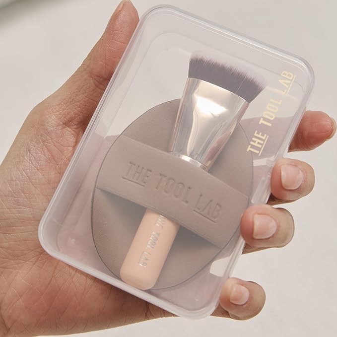 THE TOOL LAB All Day Fitting Duo (Glow type) - Premium Base Makeup Set for Liquid Cream Powder Foundation Buffing Blending Face Brush Sponge Portable Case - 1.1 Flat Top Brush