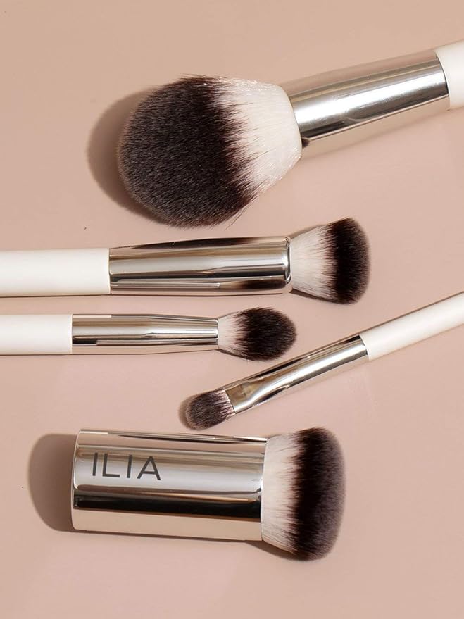 ILIA - Blending Brush | Eyeshadow + Highlighter Brush Made with FSC Certified Wood Aluminum + Soft Vegan Bristles | Expertly Crafted | Non-Toxic Vegan Cruelty-Free Recyclable