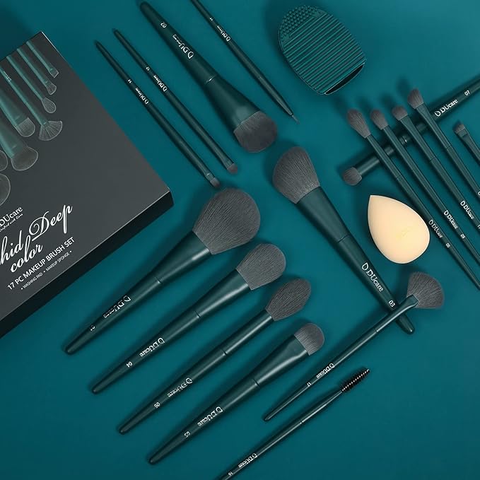 DUcare Christmas Makeup Gift Set 19 Pcs17pcs Brushes Brush 1pc Cleaning Mat and 1pc Makeup Sponge Professional Face Powder Eye Shadow Powder Liquid Brushes