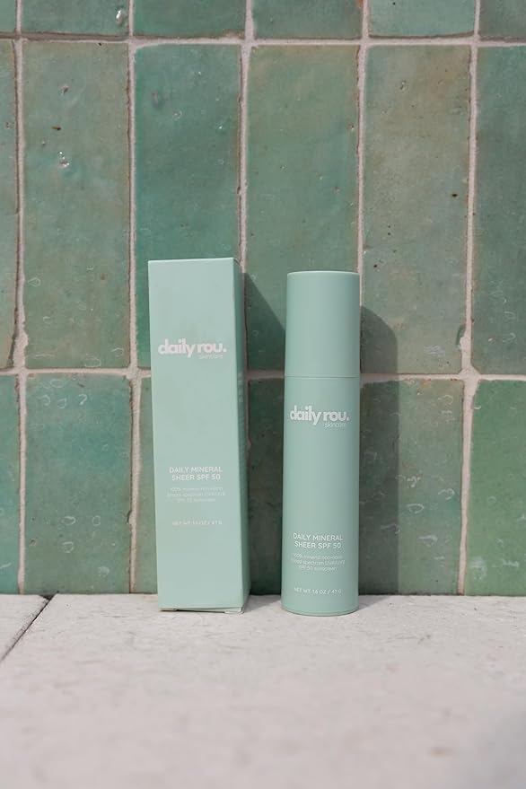 DailyRou Daily Mineral Skincare ? Hydrating &amp Brightening Face Sunscreen for Men &amp Women ? Lightweight Non-Greasy Formula for Healthy Smooth Glowing Skin (Tinted)