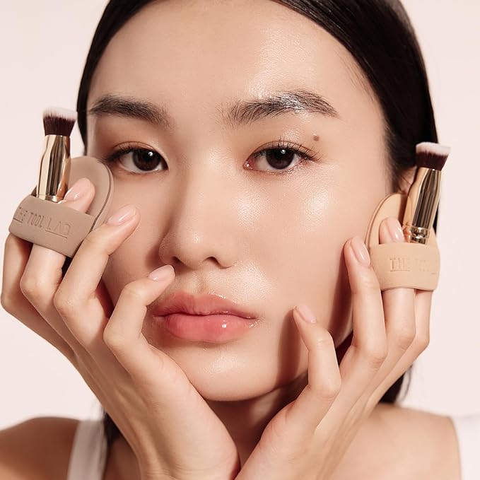 THE TOOL LAB All Day Fitting Duo (Glow type) - Premium Base Makeup Set for Liquid Cream Powder Foundation Buffing Blending Face Brush Sponge Portable Case - 1.1 Flat Top Brush