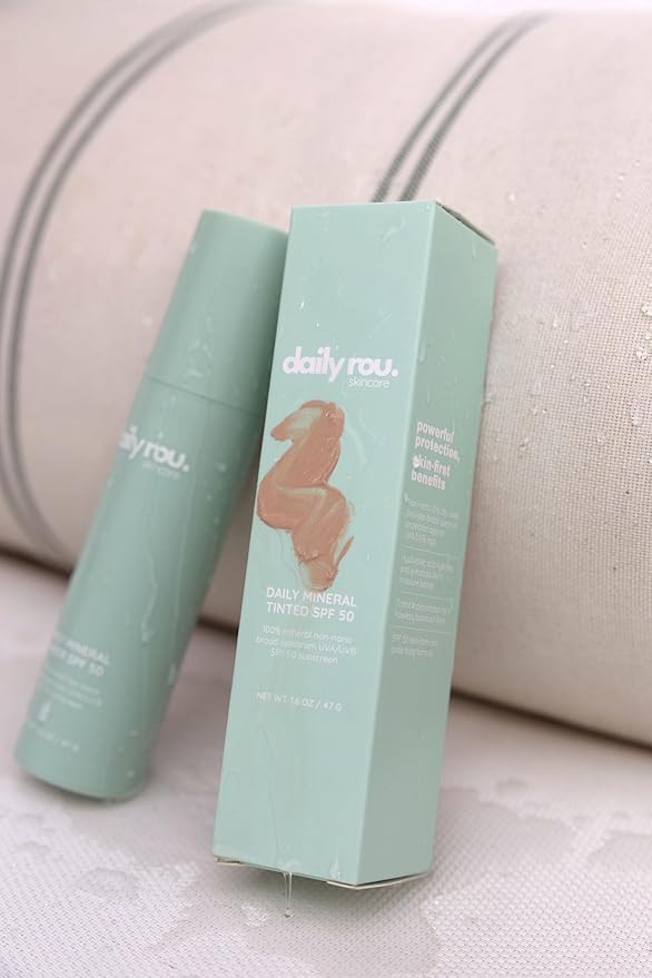 DailyRou Daily Mineral Skincare ? Hydrating &amp Brightening Face Sunscreen for Men &amp Women ? Lightweight Non-Greasy Formula for Healthy Smooth Glowing Skin (Tinted)