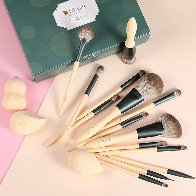 DUcare Christmas Makeup Gift Set 18PCSwith 14pcs Makeup Brush Set 3Pcs Makeup Sponges 1PC Cosmetic Bag for Foundation Blending Powder Blush Concealers Eye Shadows