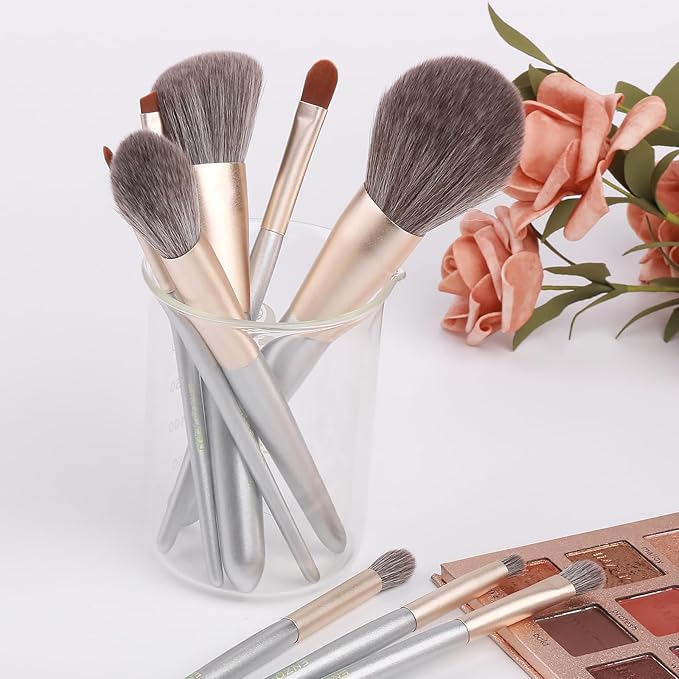Natural Hair Makeup Brushes Set Professional Grey Squirrel Hair Makeup Brush Set with Case Unique Cosmetic Brushes Makeup Set Natural Makeup Brushes Natural Bristle Makeup Brushes -Silver