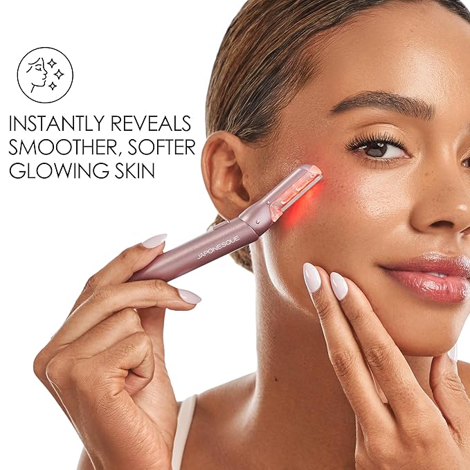 JAPONESQUE SKINTherapy LumeBlade Facial Dermaplane Razor with Soothing Red Light Therapy at the Blade Includes 2 Replacement Blades