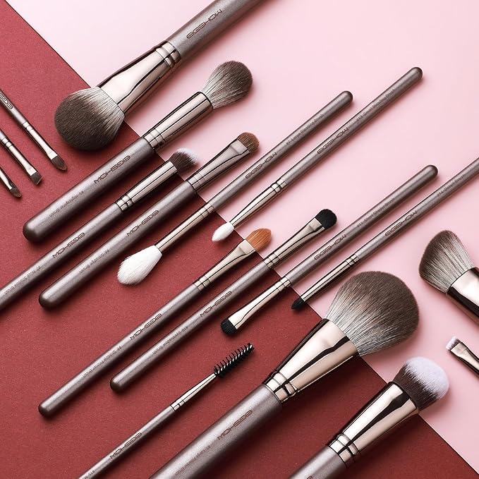 Professional Makeup Brush Set Eigshow Makeup Brushes Perfect for Foundation Face Powder Blending Blush Bronzer Eyeliner Eye Shadow Brows with Case Best Gift for Women Travel Kit(PRO 18pcs Coffee)