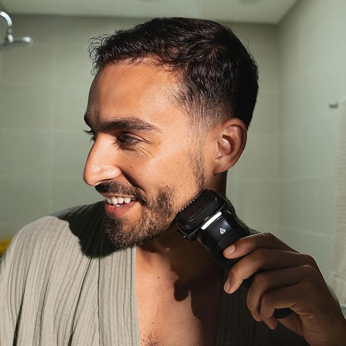 MANSCAPED® The Chairman??PRO Men?™s Electric Foil Face Shaver - Two Interchangeable Blade Heads SkinSafe® Four-Blade Foil &amp Stubble Trimmer USB-C Wireless Compatible Charging Gentle on Neck
