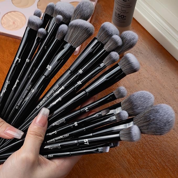 Bueart Design 32Pcs PRO Grade Makeup Brushes Set with Super large Holder Premium Ultra-soft Synthetic Foundation Contour Powder Blush Concealer Eyeshadow Classic Black Make up Brush