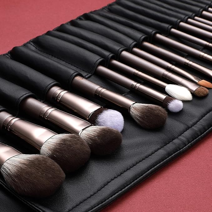 Professional Makeup Brush Set Eigshow Makeup Brushes Perfect for Foundation Face Powder Blending Blush Bronzer Eyeliner Eye Shadow Brows with Case Best Gift for Women Travel Kit(PRO 18pcs Coffee)