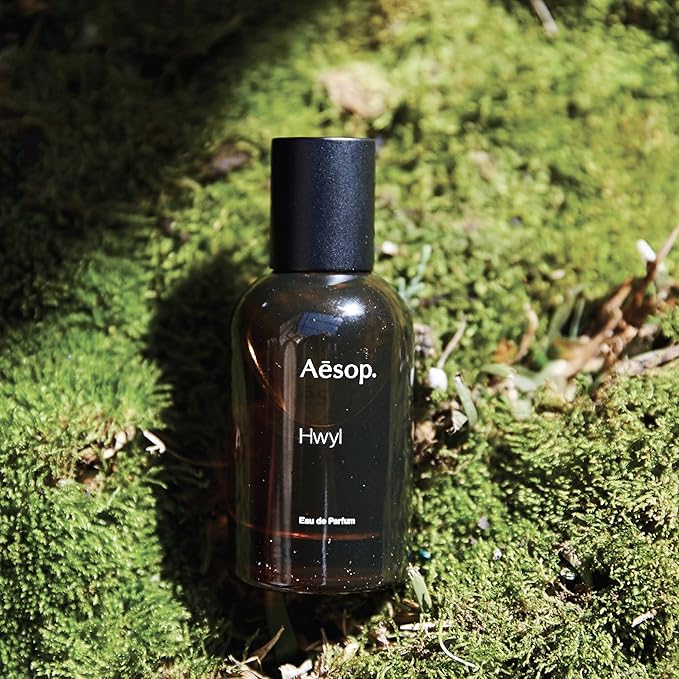 Aesop Hwyl Eau de Parfum | Smoky Woody Vetiver Scent | Subtle Spice and Rich Earthy Aroma | Unisex | 1.6 oz
